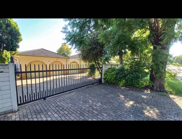 3 BEDROOM HOUSE FOR SALE IN PRETORIA GARDENS